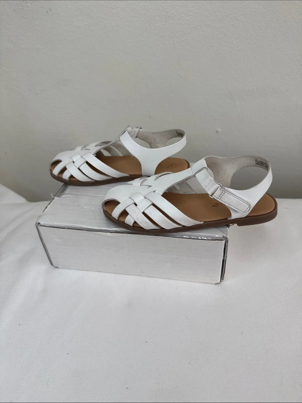 Target Cat & Jack White Girl’s Woven Peep Toe T-Strap Sandals. Sz 11